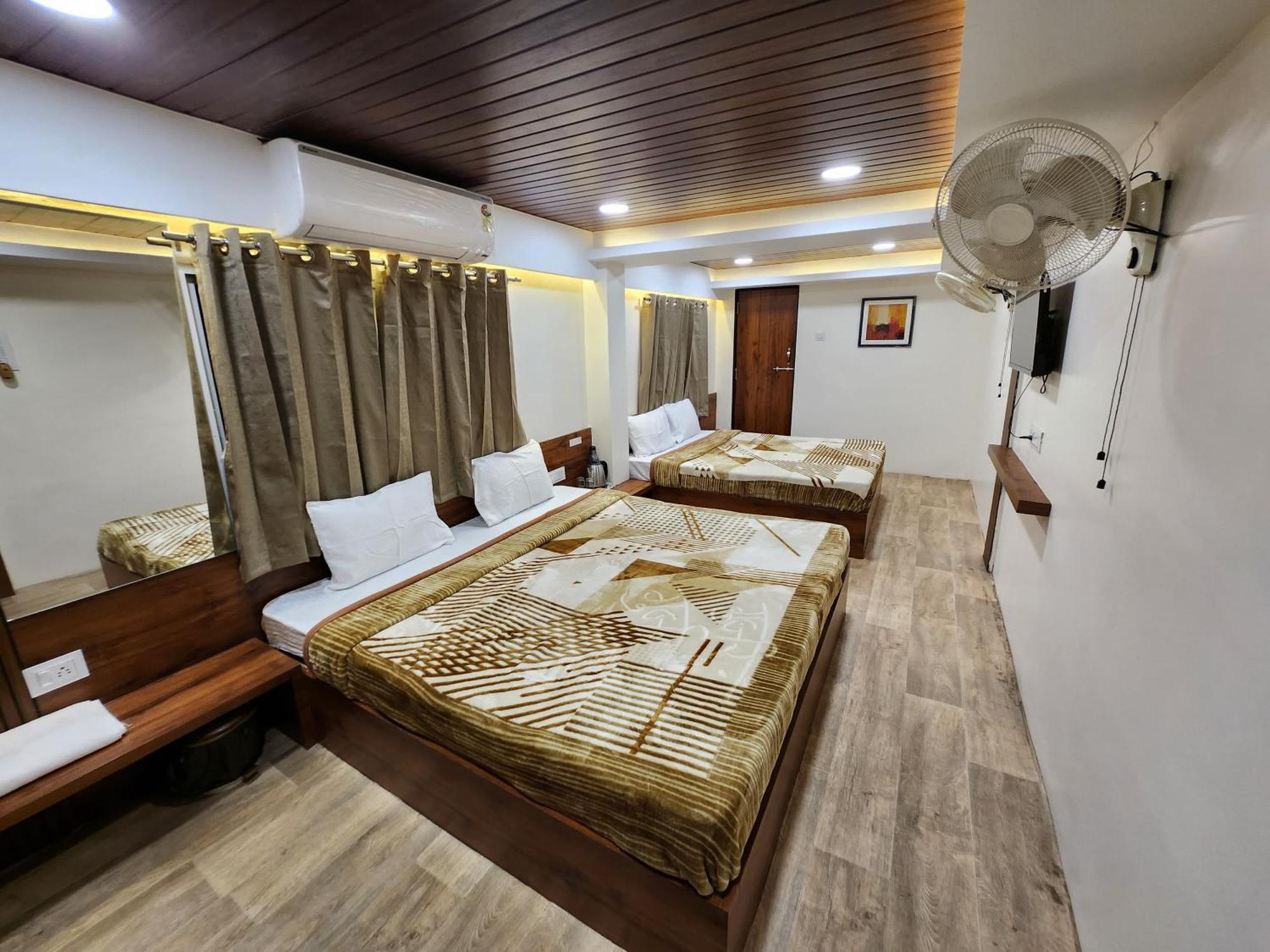 Hotel Anantshree اوجاين المظهر الخارجي الصورة