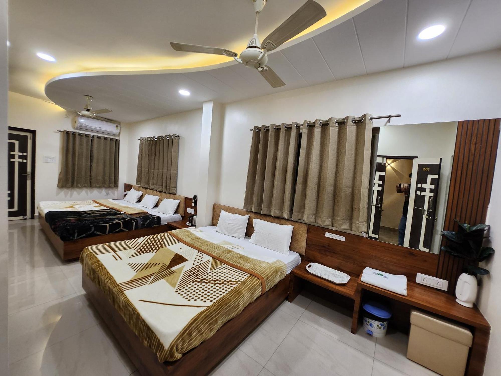 Hotel Anantshree اوجاين المظهر الخارجي الصورة
