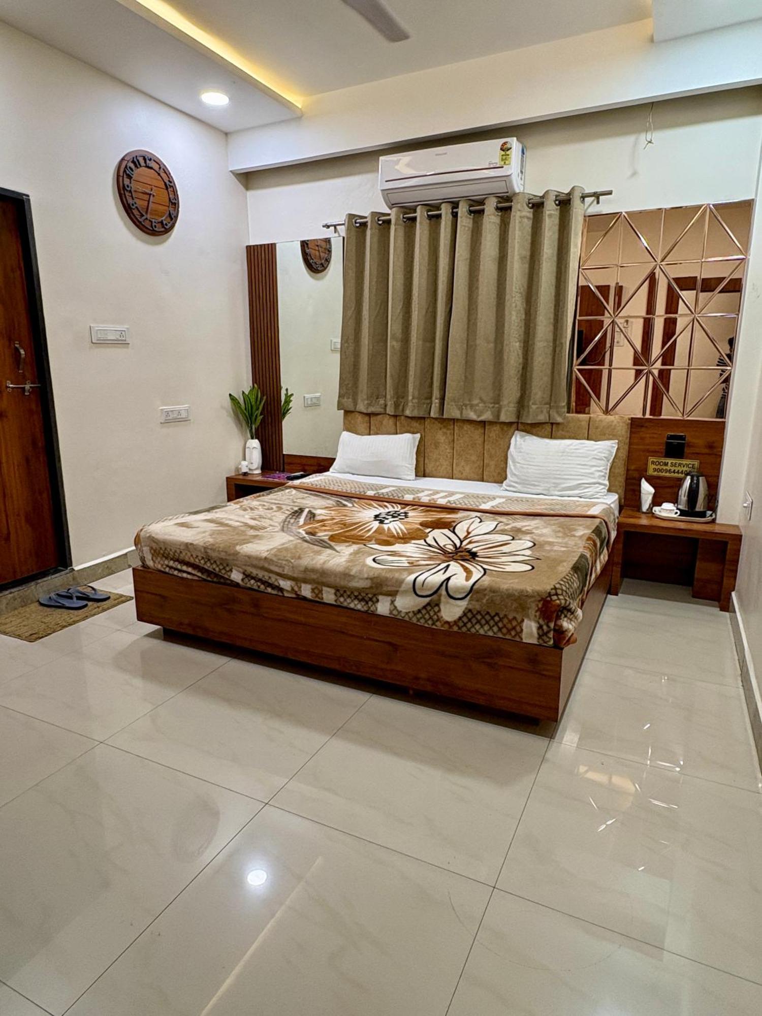 Hotel Anantshree اوجاين المظهر الخارجي الصورة