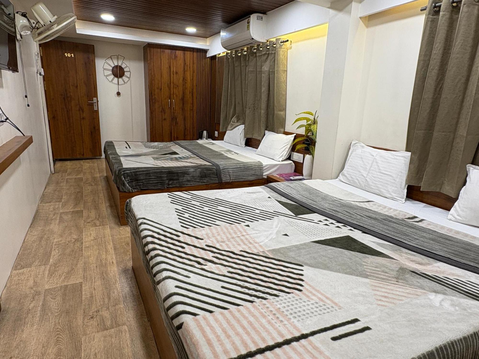 Hotel Anantshree اوجاين المظهر الخارجي الصورة