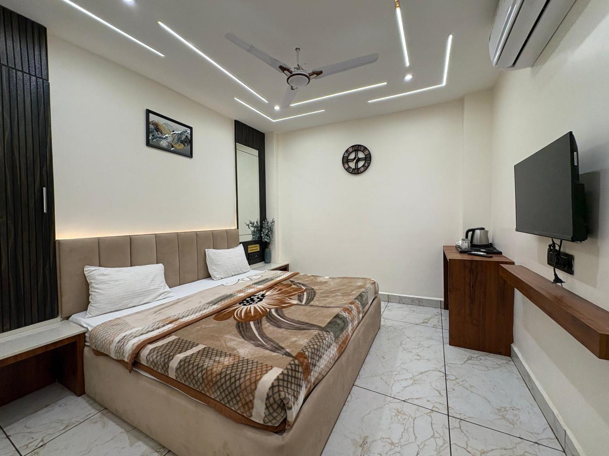Hotel Anantshree اوجاين المظهر الخارجي الصورة