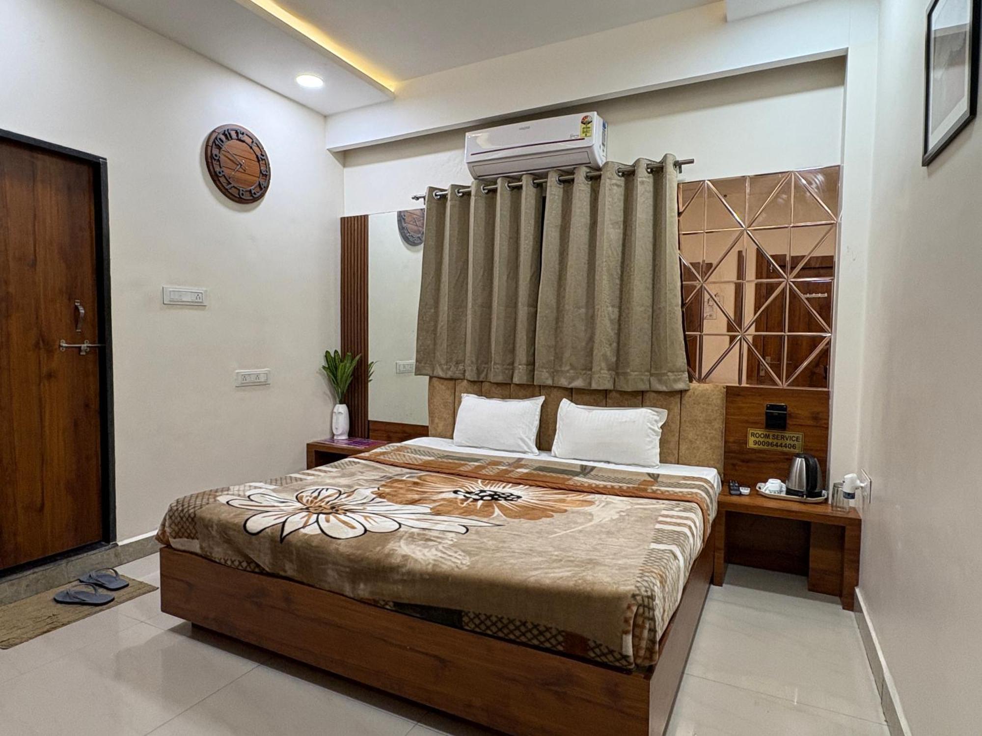 Hotel Anantshree اوجاين المظهر الخارجي الصورة