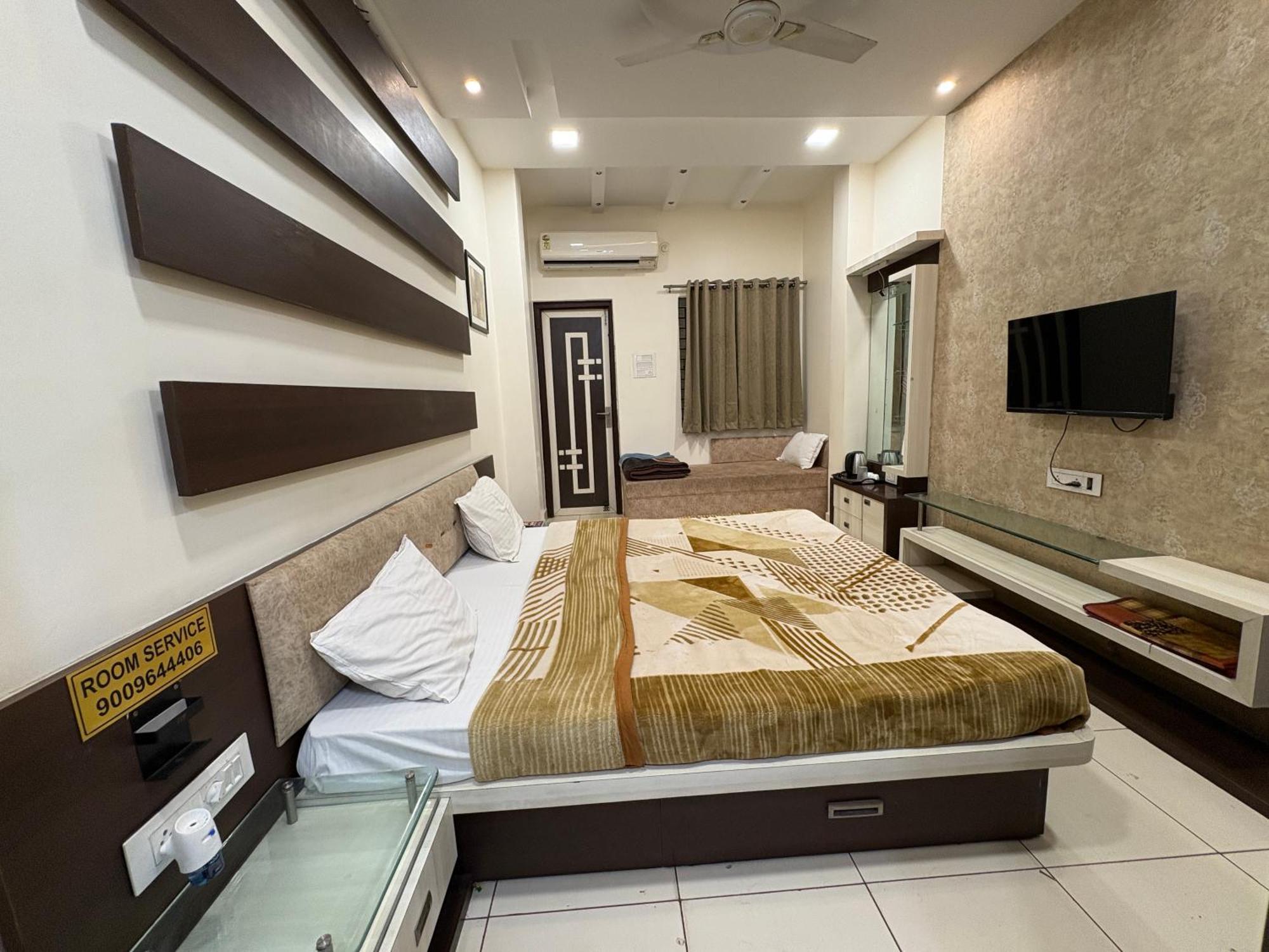 Hotel Anantshree اوجاين المظهر الخارجي الصورة
